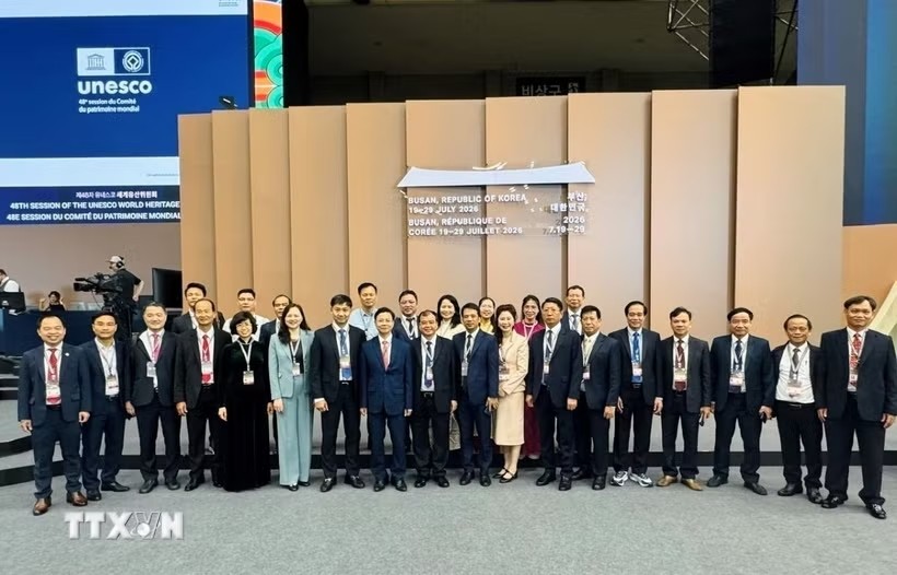 Đoàn Việt Nam tại Kỳ họp lần thứ 48 Uỷ ban Di sản thế giới thuộc Tổ chức Giáo dục, khoa học và văn hóa Liên hợp quốc (UNESCO) tổ chức tại thành phố Busan. (Ảnh: Khánh Vân/TTXVN) Đoàn Việt Nam tại Kỳ họp lần thứ 48 Uỷ ban Di sản thế giới thuộc Tổ chức Giáo dục, khoa học và văn hóa Liên hợp quốc (UNESCO) tổ chức tại thành phố Busan. (Ảnh: Khánh Vân/TTXVN)