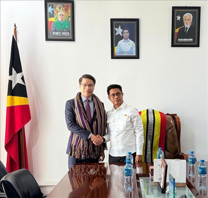 Đại biện Việt Nam tại Timor-Leste Phạm Bình Đàm và Phó Thủ tướng Timor – Leste, Mariano Assanami Sabino. (Ảnh: Đại biện Việt Nam tại Timor-Leste Phạm Bình Đàm và Phó Thủ tướng Timor – Leste, Mariano Assanami Sabino. (Ảnh: