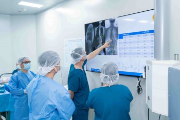 Bác sĩ nói về tương lai của ngoại khoa khi robot phẫu thuật ngày càng hiện diện nhiều trong phòng mổ