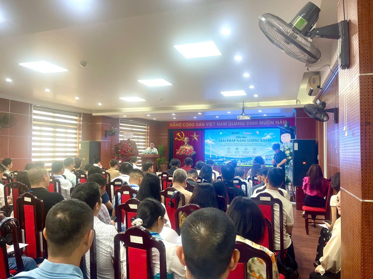 Kết nối doanh nghiệp Việt - Trung, thúc đẩy chuyển đổi năng lượng xanh Kết nối doanh nghiệp Việt - Trung, thúc đẩy chuyển đổi năng lượng xanh