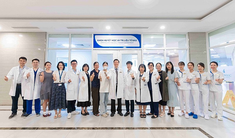 Đội ngũ chuyên gia Viện Nghiên cứu Tế bào gốc & Công nghệ Gen Vinmec chúc mừng nữ bệnh nhân đầu tiên điều trị lupus ban đỏ hệ thống bằng liệu pháp CAR-T tại Việt Nam. Đội ngũ chuyên gia Viện Nghiên cứu Tế bào gốc & Công nghệ Gen Vinmec chúc mừng nữ bệnh nhân đầu tiên điều trị lupus ban đỏ hệ thống bằng liệu pháp CAR-T tại Việt Nam.