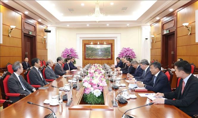 Thường trực Ban Bí thư Trần Cẩm Tú tại cuộc tiếp Quyền Tổng Thư ký Đảng Dân chủ Tự do Nhật Bản Hagiuda Koichi. Ảnh: Phương Hoa/TTXVN