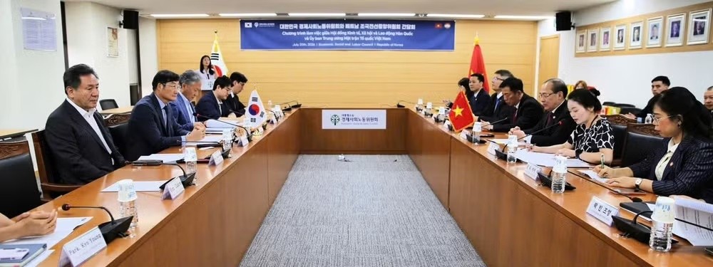 Quang cảnh buổi hội đàm giữa Đoàn công tác Ủy ban Trung ương Mặt trận Tổ quốc Việt Nam với Hội đồng Kinh tế, Xã hội và Lao động Hàn Quốc. (Ảnh: VKBIA cung cấp)