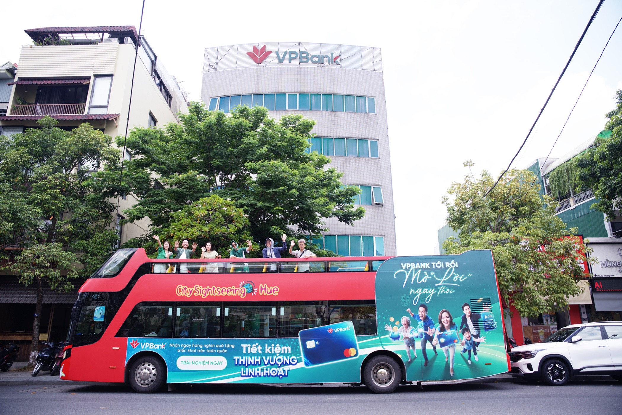Những chuyến xe bus giúp khách hàng có góc nhìn mới về cố đô Huế Những chuyến xe bus giúp khách hàng có góc nhìn mới về cố đô Huế