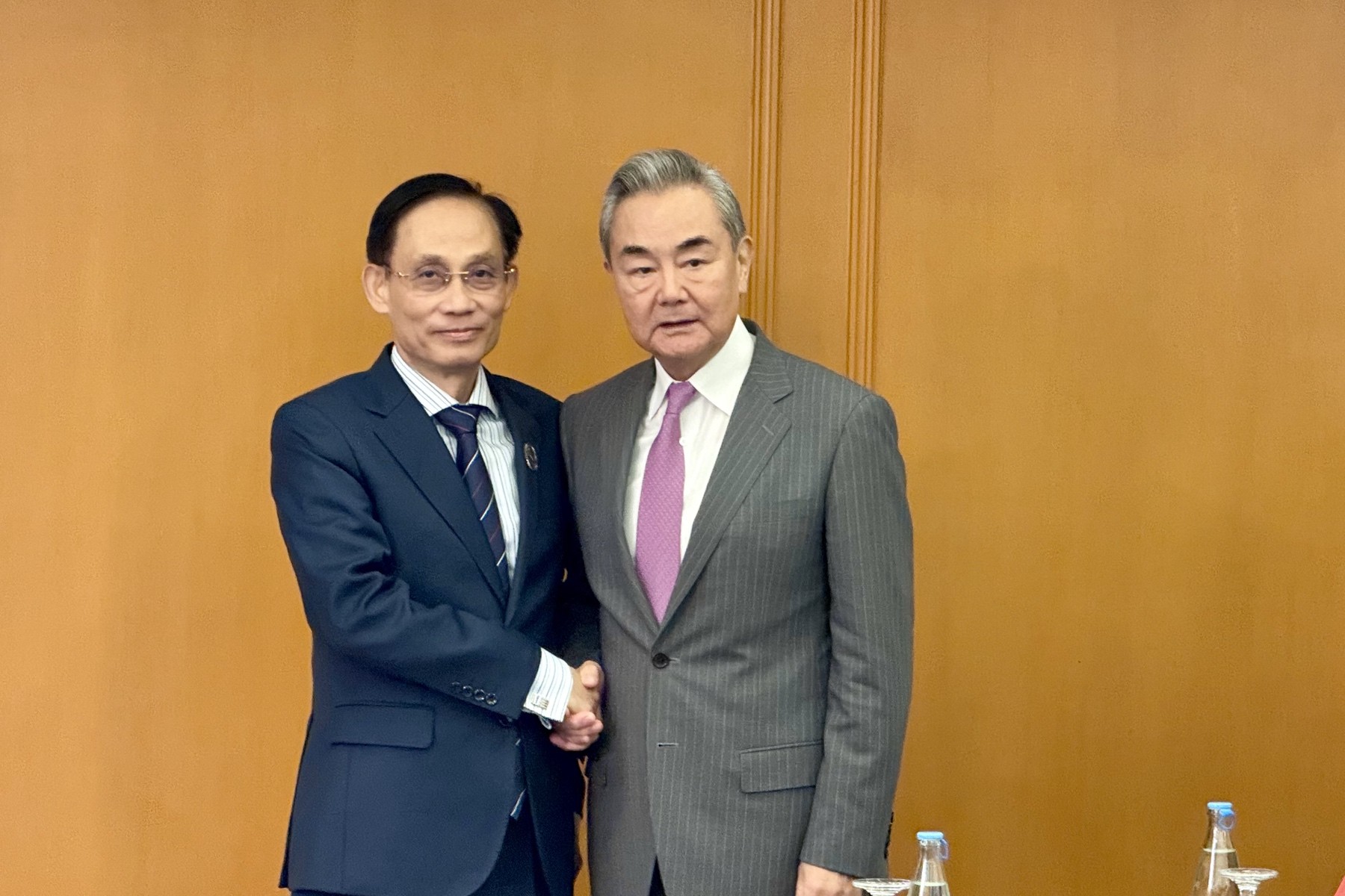 Bộ trưởng Ngoại giao Lê Hoài Trung gặp Bộ trưởng Ngoại giao Trung Quốc Vương Nghị. (Ảnh: Bộ Ngoại giao)