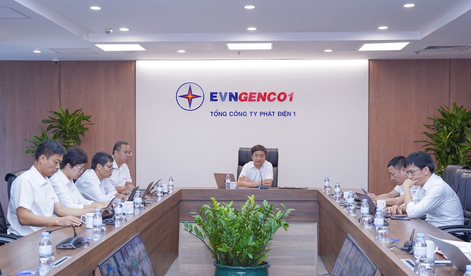 Chủ tịch Hội đồng thành viên EVNGENCO1 Nguyễn Tiến Khoa phát biểu chỉ đạo tại Phiên họp thứ nhất năm 2026 của Ban Chỉ đạo triển khai thực hiện phát triển khoa học công nghệ, đổi mới sáng tạo và chuyển đổi số Chủ tịch Hội đồng thành viên EVNGENCO1 Nguyễn Tiến Khoa phát biểu chỉ đạo tại Phiên họp thứ nhất năm 2026 của Ban Chỉ đạo triển khai thực hiện phát triển khoa học công nghệ, đổi mới sáng tạo và chuyển đổi số