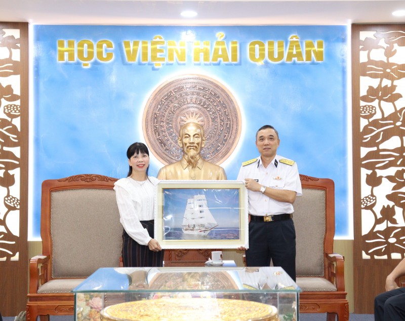 Kiều bào trẻ tìm hiểu về biển, đảo quê hương Kiều bào trẻ tìm hiểu về biển, đảo quê hương