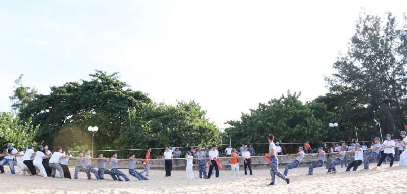 Kiều bào trẻ tìm hiểu về biển, đảo quê hương Kiều bào trẻ tìm hiểu về biển, đảo quê hương