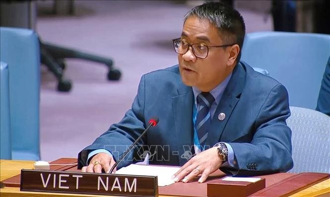 Việt Nam kêu gọi hợp tác quốc tế quản trị tài nguyên thiên nhiên vì hoà bình, an ninh Việt Nam kêu gọi hợp tác quốc tế quản trị tài nguyên thiên nhiên vì hoà bình, an ninh
