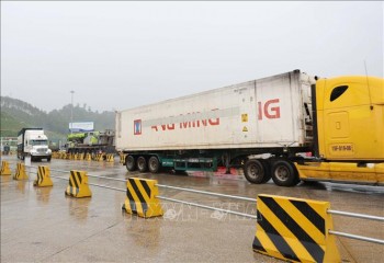 Sôi động dòng chảy thương mại Việt Nam - Trung Quốc qua cửa khẩu Hữu Nghị Quan