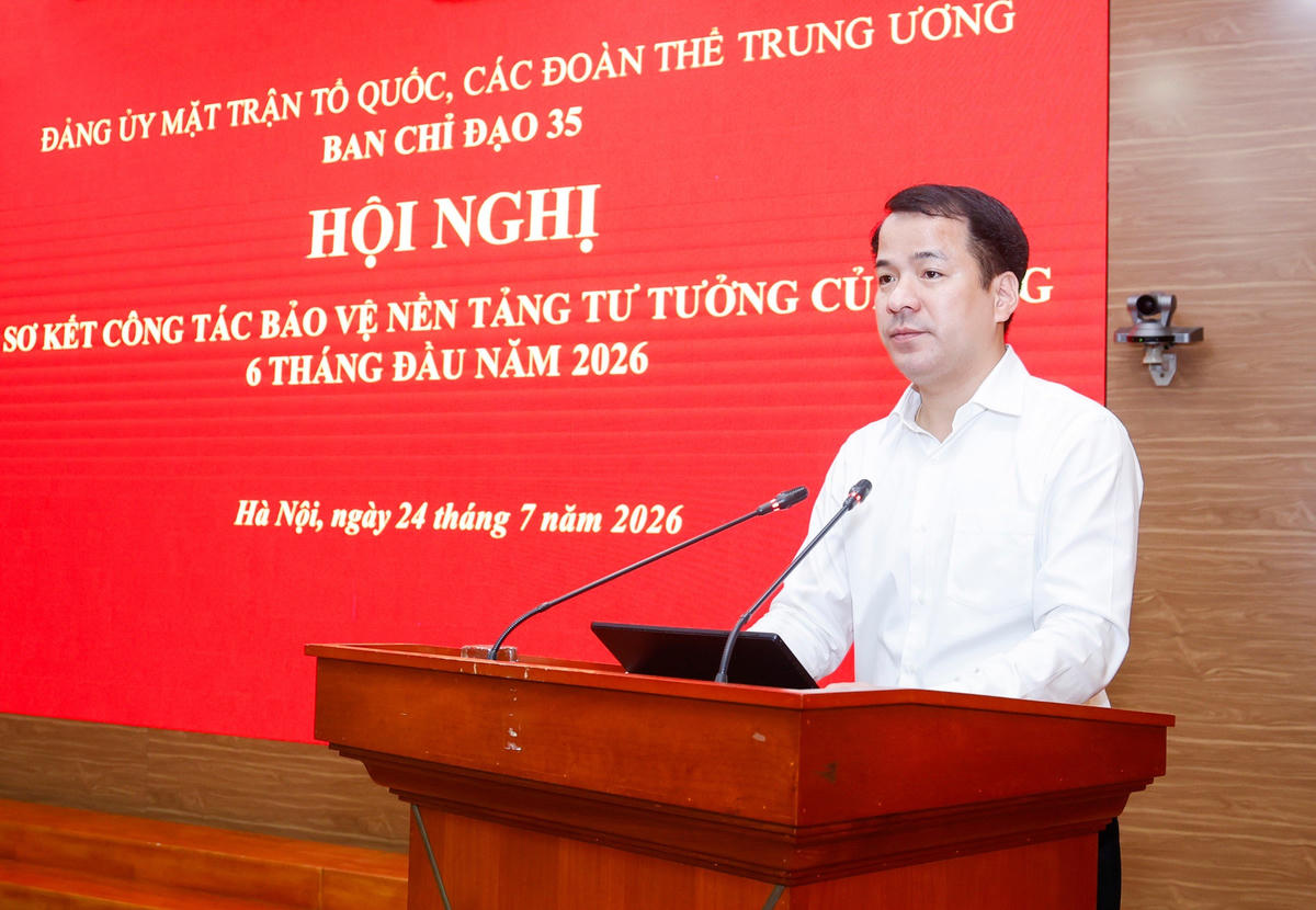 Đồng ch&iacute; Ng&ocirc; Văn Cương - Ph&oacute; B&iacute; thư, Trưởng Ban Chỉ đạo 35 Đảng ủy Mặt trận Tổ quốc, c&aacute;c đo&agrave;n thể Trung ương ph&aacute;t biểu tại Hội nghị.