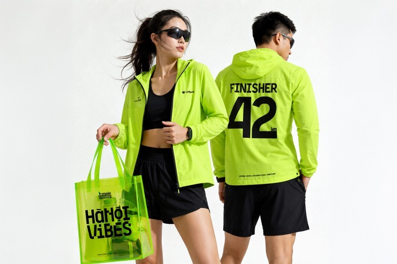 Áo khoác dành cho Finisher lần đầu xuất hiện tại VPBank Hanoi International Marathon. Áo khoác dành cho Finisher lần đầu xuất hiện tại VPBank Hanoi International Marathon.
