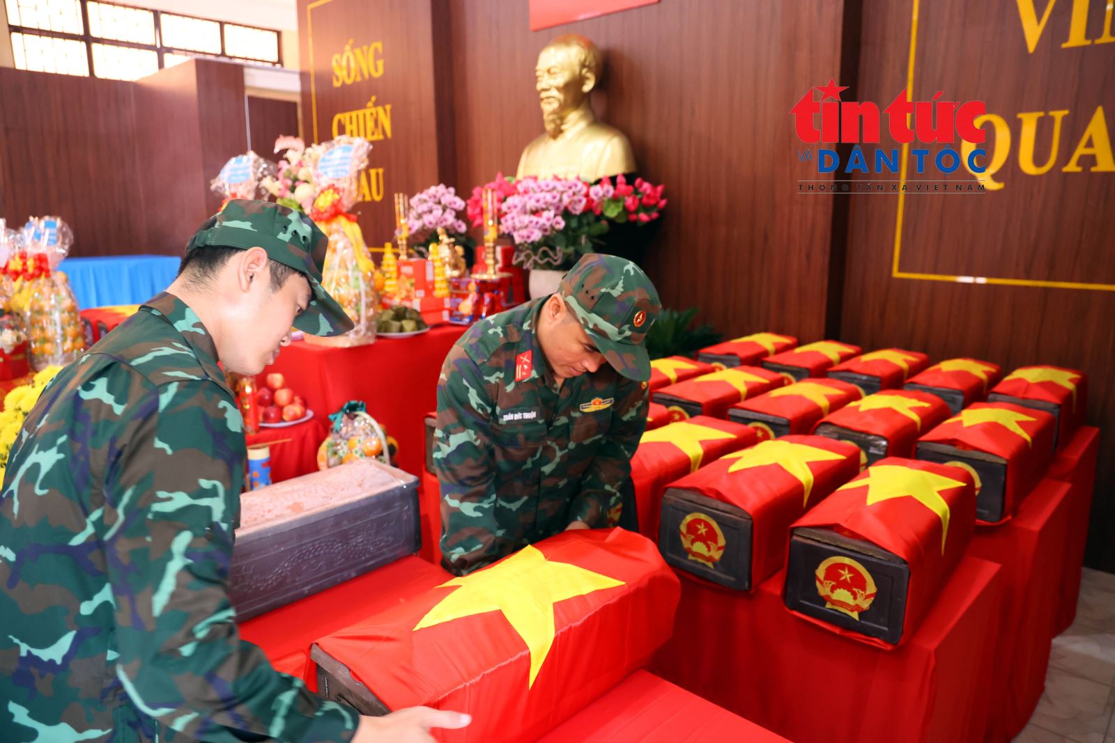 Phát hiện vị trí chôn tập thể liệt sĩ thứ hai tại Công viên Lê Thị Riêng Chú thích ảnh