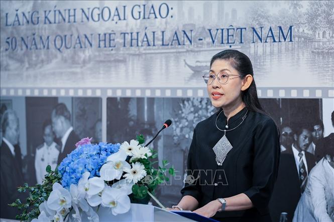 Khai mạc triển lãm ảnh kỷ niệm 50 năm quan hệ Thái Lan – Việt Nam Chú thích ảnh