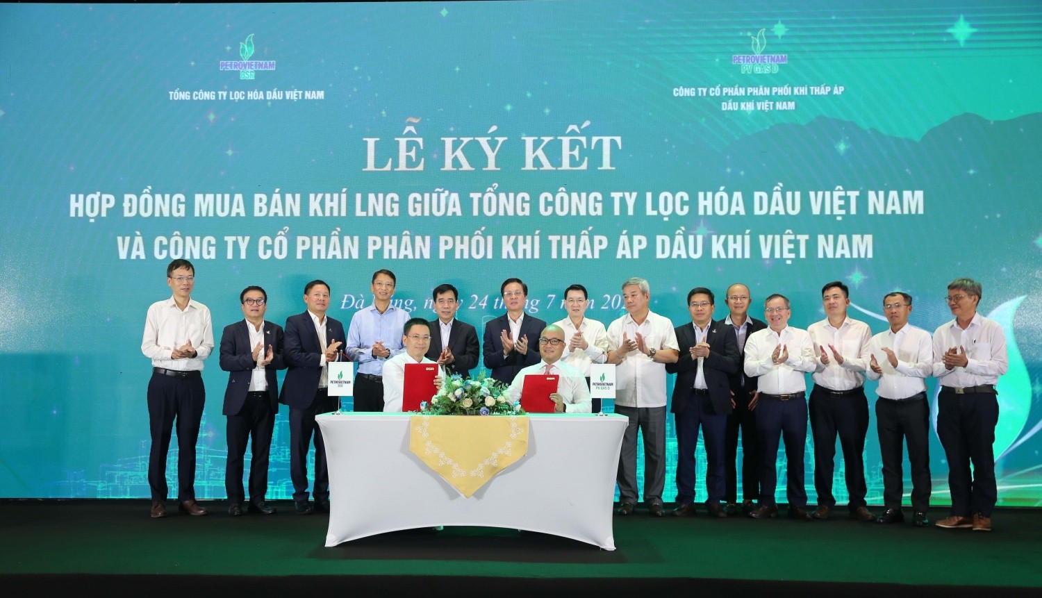 Lãnh đạo Petrovietnam chứng kiến Lễ ký hợp đồng mua bán khí giữa BSR và PV GAS D. Lãnh đạo Petrovietnam chứng kiến Lễ ký hợp đồng mua bán khí giữa BSR và PV GAS D.