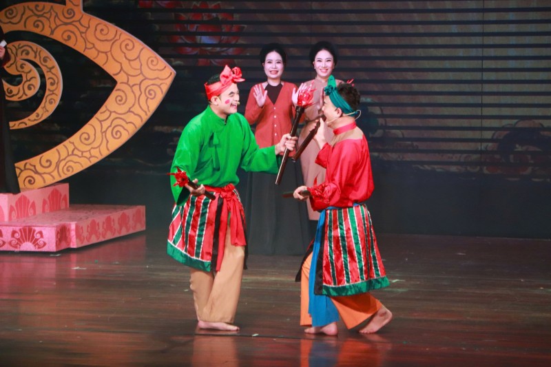 chương trình vẫn giữ nguyên tinh thần của chèo cổ nhưng tạo nhịp điệu sân khấu hiện đại. (Ảnh: T.L)