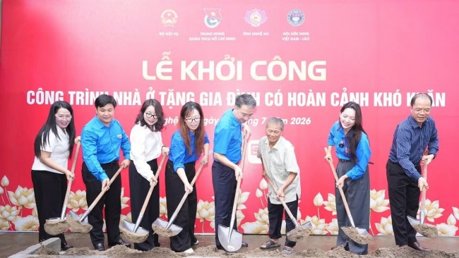 Hội hữu nghị Việt Nam - Lào tham gia hành trình tri ân người có công tại Nghệ An