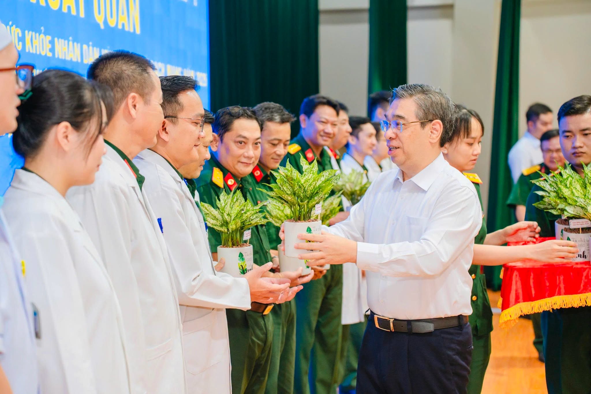 Khám sức khỏe miễn phí cho người dân vùng căn cứ cách mạng TP.HCM