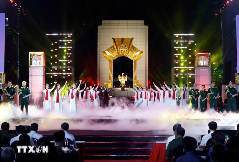 Tiết mục nghệ thuật tại điểm cầu Hà Nội. (Ảnh: Thống Nhất/TTXVN)