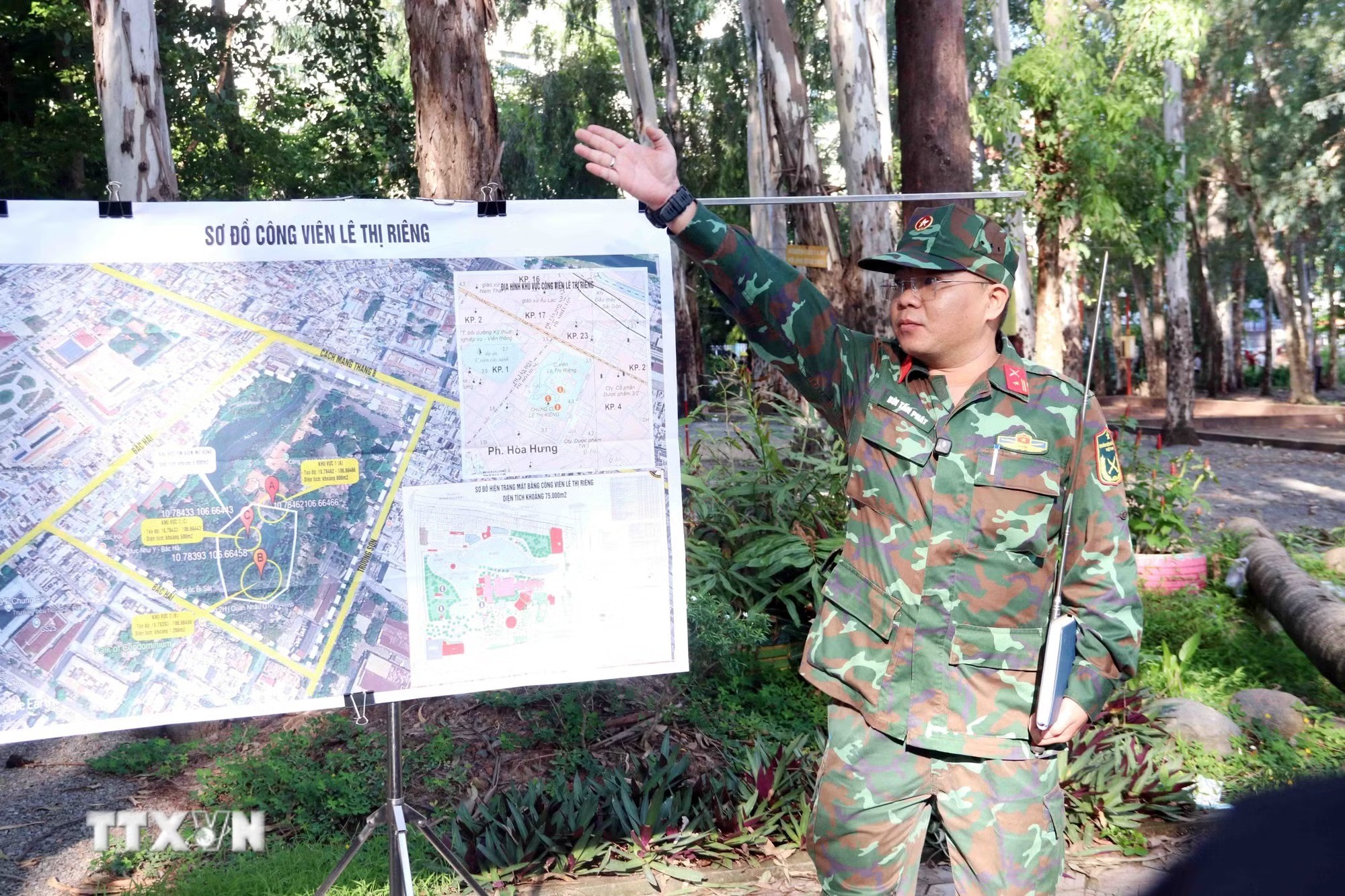 Triển khai công tác khảo sát, thăm dò tìm kiếm rãnh mộ liệt sĩ nghi ngờ được chôn tập thể tại Công viên Văn hóa Lê Thị Riêng vào ngày 15/6. (Ảnh: Xuân Khu/TTXVN) Triển khai công tác khảo sát, thăm dò tìm kiếm rãnh mộ liệt sĩ nghi ngờ được chôn tập thể tại Công viên Văn hóa Lê Thị Riêng vào ngày 15/6. (Ảnh: Xuân Khu/TTXVN)