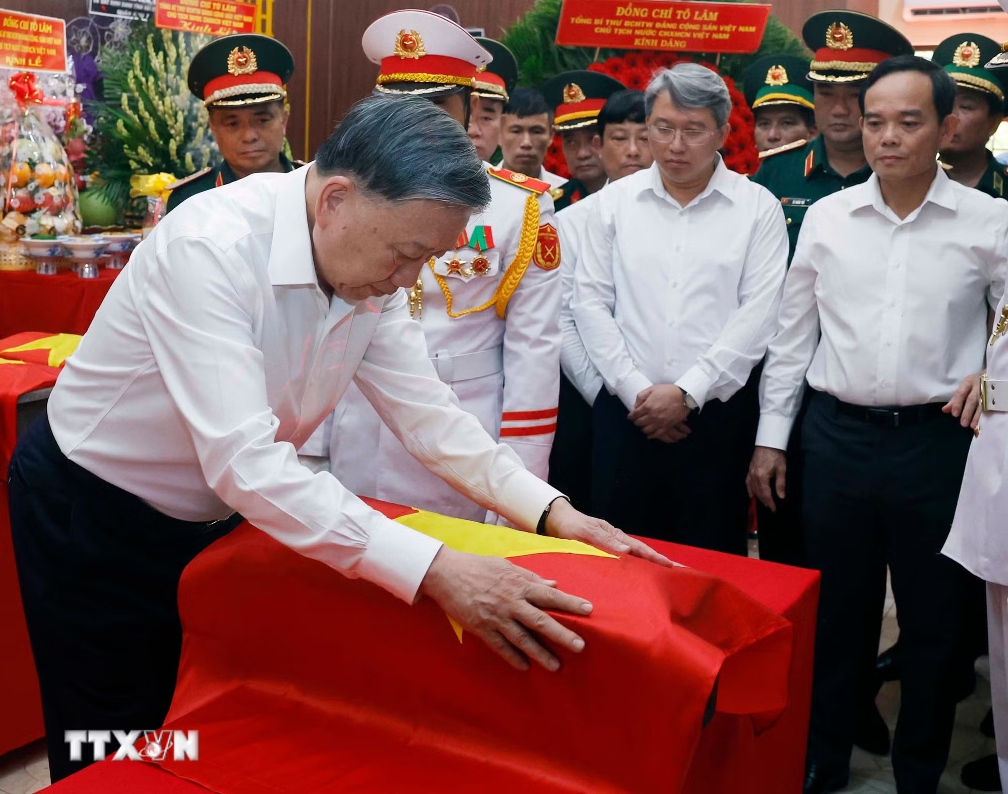 79 năm hành trình tri ân những người đã hóa thân thành Tổ quốc 79 năm hành trình tri ân những người đã hóa thân thành Tổ quốc