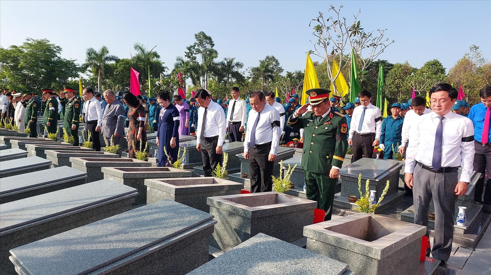 Lễ truy điệu, an táng 158 hài cốt liệt sĩ quân tình nguyện và chuyên gia Việt Nam hy sinh tại Campuchia, diễn ra tại Nghĩa trang liệt sĩ Vĩnh Hưng - Tân Hưng (xã Vĩnh Hưng, tỉnh Tây Ninh), ngày 13/5/2026. (Ảnh: TTXVN) Lễ truy điệu, an táng 158 hài cốt liệt sĩ quân tình nguyện và chuyên gia Việt Nam hy sinh tại Campuchia, diễn ra tại Nghĩa trang liệt sĩ Vĩnh Hưng - Tân Hưng (xã Vĩnh Hưng, tỉnh Tây Ninh), ngày 13/5/2026. (Ảnh: TTXVN)