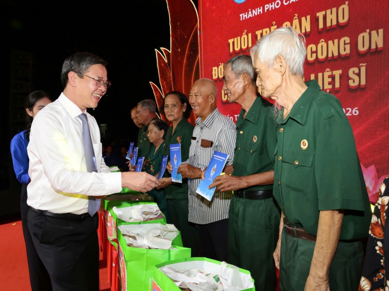 Cần Thơ: Thắp nến tri ân, tiếp nối truyền thống 