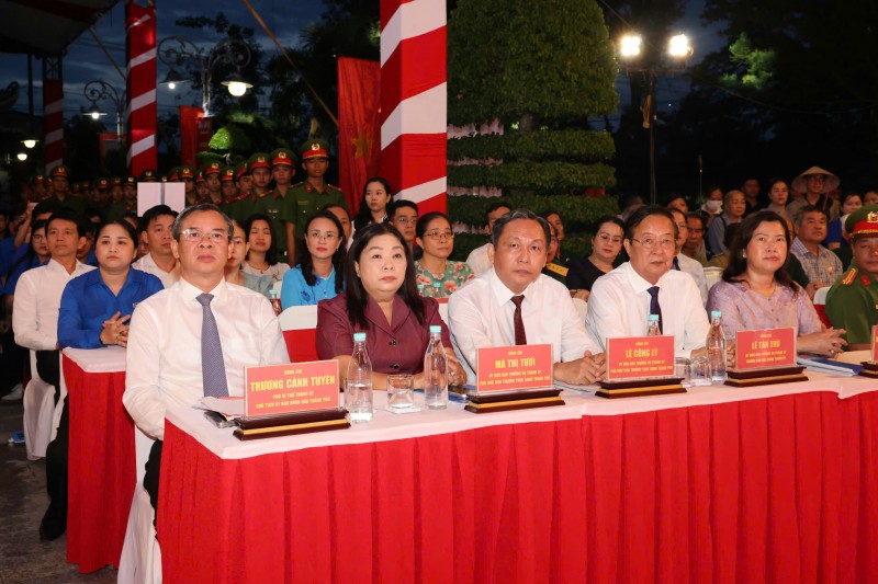 Cần Thơ: Thắp nến tri ân, tiếp nối truyền thống 