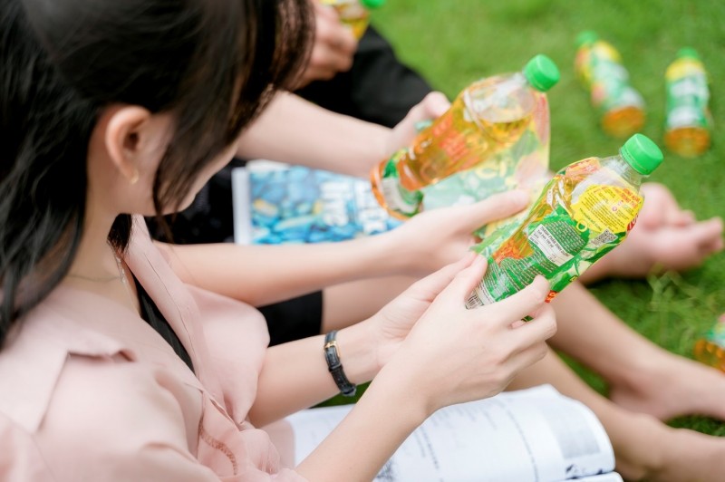 Dãy mã nhỏ phía sau nhãn chai - điểm bắt đầu của một hệ thống mà không ai có thể can thiệp kết quả. Dãy mã nhỏ phía sau nhãn chai - điểm bắt đầu của một hệ thống mà không ai có thể can thiệp kết quả.