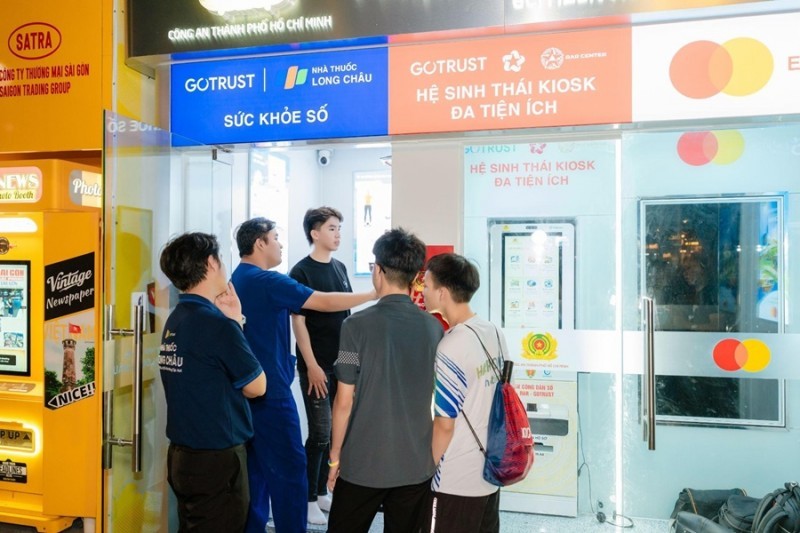 Tiện ích số đến gần hơn với cộng đồng qua Trạm Công dân số đầu tiên ở phố đi bộ Nguyễn Huệ