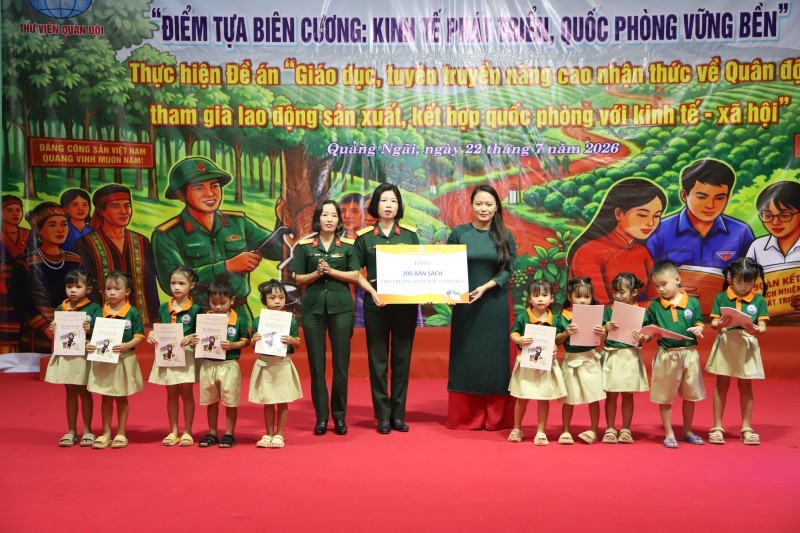 Hơn 5.400 cuốn sách đến với học sinh vùng biên trước thềm năm học mới