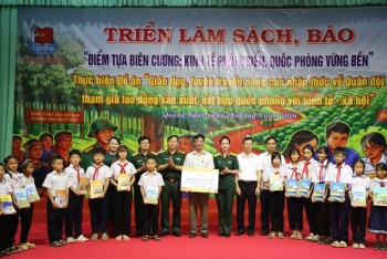 Hơn 5.400 cuốn sách đến với học sinh vùng biên trước thềm năm học mới