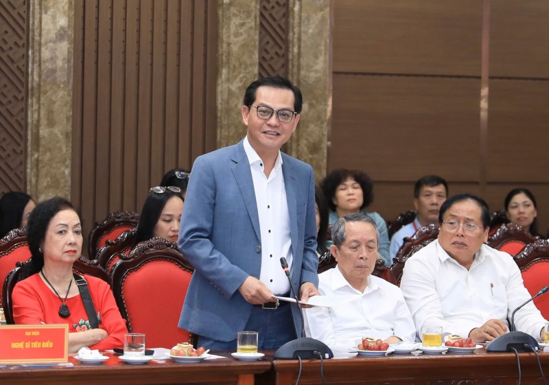 Nghệ sĩ Nhân dân Nguyễn Trung Hiếu, Giám đốc Nhà hát kịch Hà Nội phát biểu. (Ảnh: T.L)