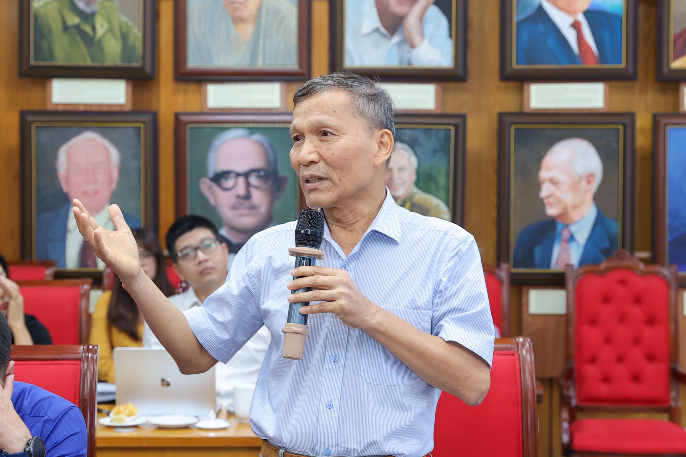 Tìm giải pháp tháo gỡ điểm nghẽn phát triển kinh tế - xã hội Tìm giải pháp tháo gỡ điểm nghẽn phát triển kinh tế - xã hội