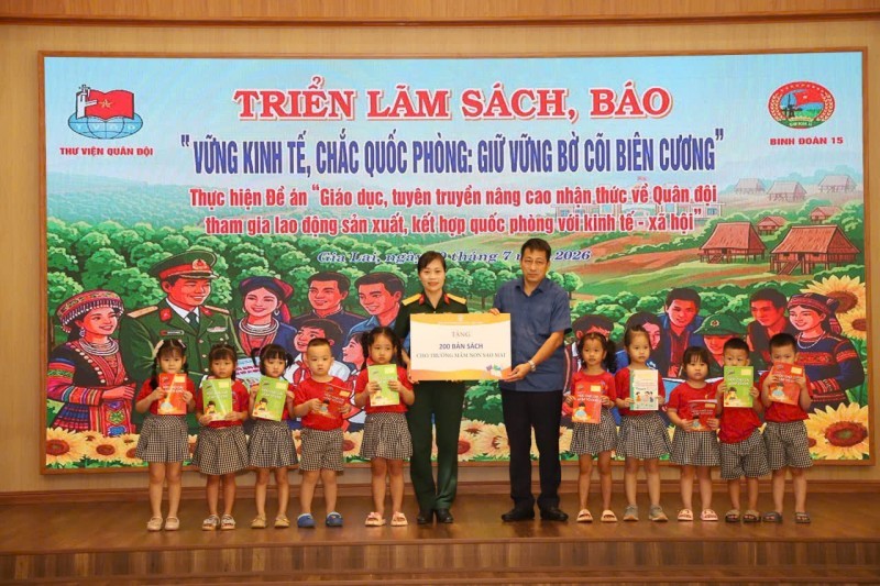 Nhà xuất bản Giáo dục Việt Nam: Đưa tri thức gần hơn với học sinh nơi biên cương Nhà xuất bản Giáo dục Việt Nam: Đưa tri thức gần hơn với học sinh nơi biên cương