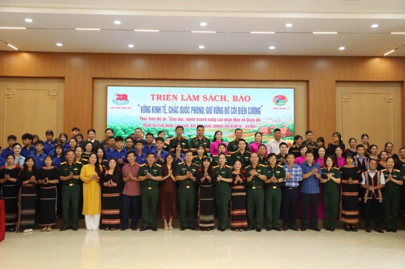 Nhà xuất bản Giáo dục Việt Nam: Đưa tri thức gần hơn với học sinh nơi biên cương Nhà xuất bản Giáo dục Việt Nam: Đưa tri thức gần hơn với học sinh nơi biên cương