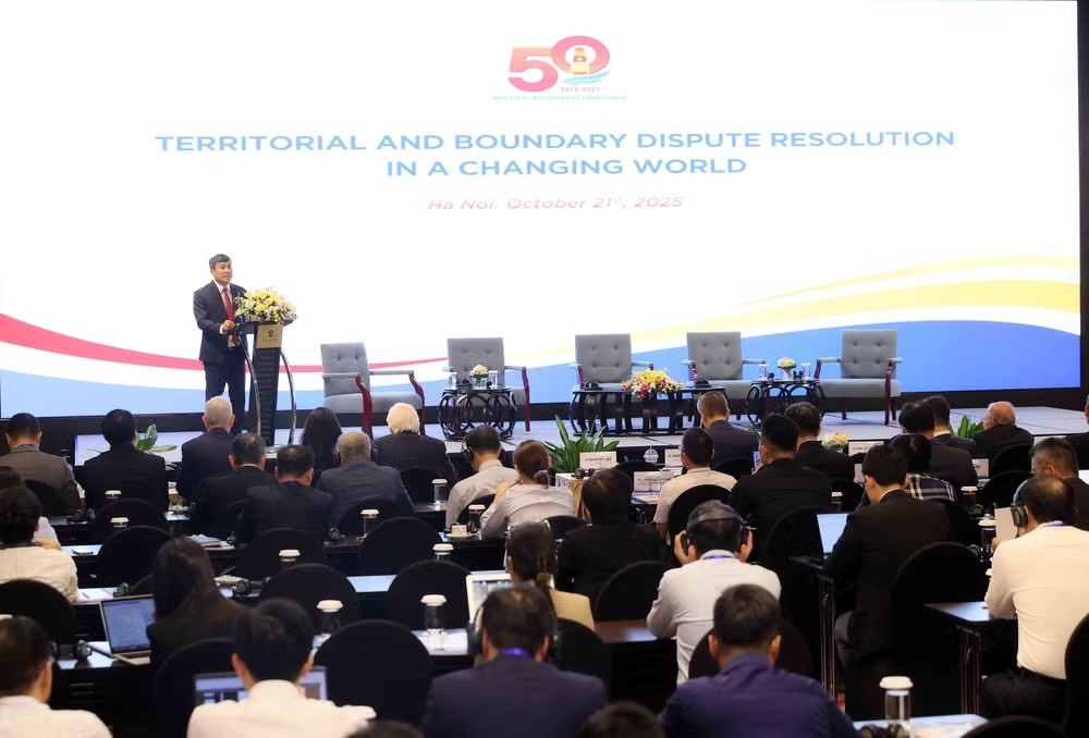 Hội thảo với chủ đề Bảo vệ vững chắc chủ quyền, thúc đẩy lợi ích quốc gia, củng cố hòa bình và mở rộng không gian hợp tác, phát triển