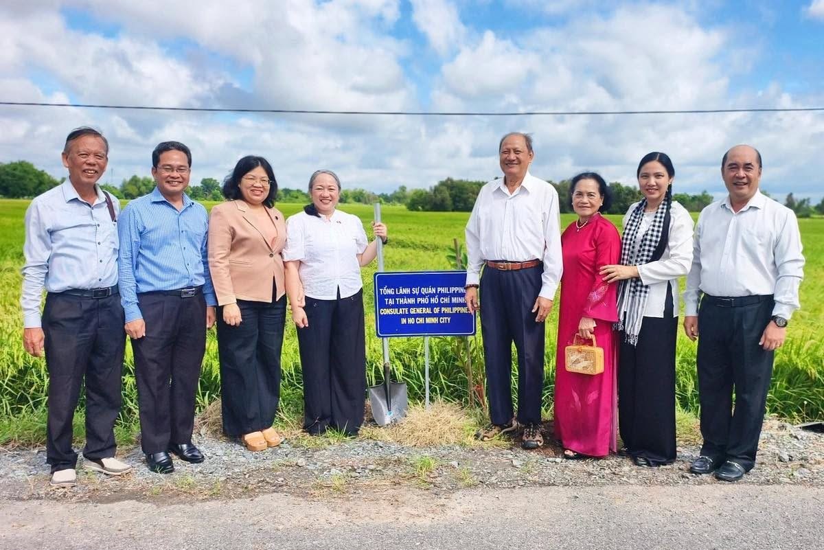 Khánh thành 'Tuyến đường hữu nghị' tại Củ Chi, thành phố Hồ Chí Minh Khánh thành 'Tuyến đường hữu nghị' tại Củ Chi, thành phố Hồ Chí Minh