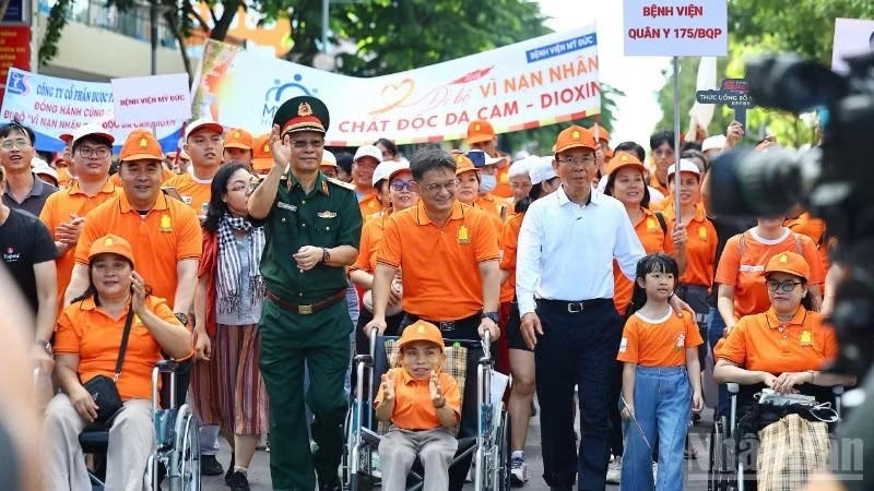 Đại biểu tham gia chương trình đi bộ TP. Hồ Chí Minh tổ chức chương trình đi bộ vì nạn nhân chất độc da cam