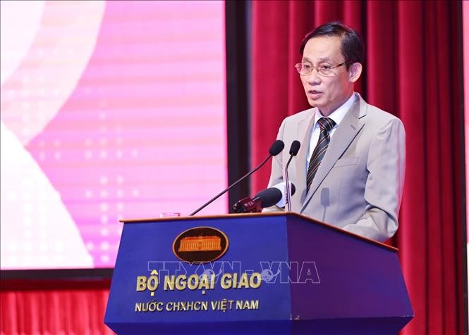 Ủy viên Bộ Chính trị, Bộ trưởng Ngoại giao Lê Hoài Trung phát biểu chỉ đạo. Ảnh: Minh Đức/TTXVN Ủy viên Bộ Chính trị, Bộ trưởng Ngoại giao Lê Hoài Trung phát biểu chỉ đạo. Ảnh: Minh Đức/TTXVN