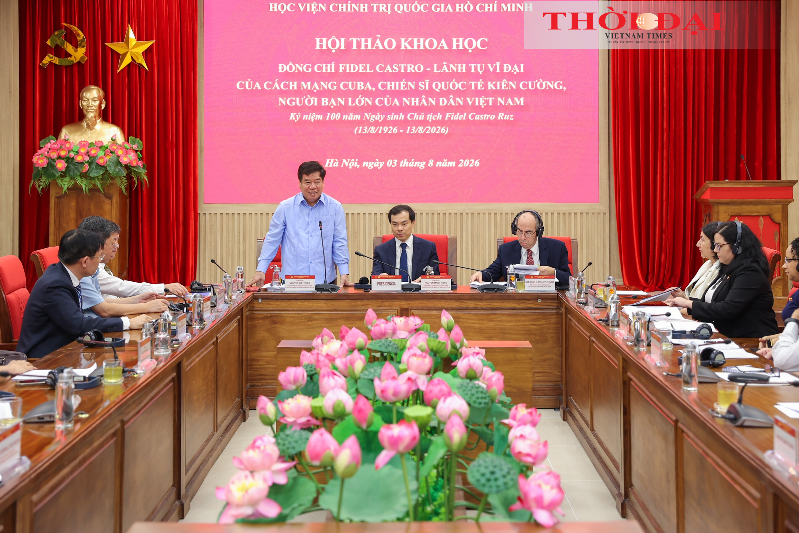 PGS.TS Nguyễn Viết Thảo, nguyên Phó Giám đốc Học viện Chính trị quốc gia Hồ Chí Minh, Phó Chủ tịch thường trực Hội hữu nghị Việt Nam - Cuba phát biểu tại hội thảo. (Ảnh: Đinh Hòa)