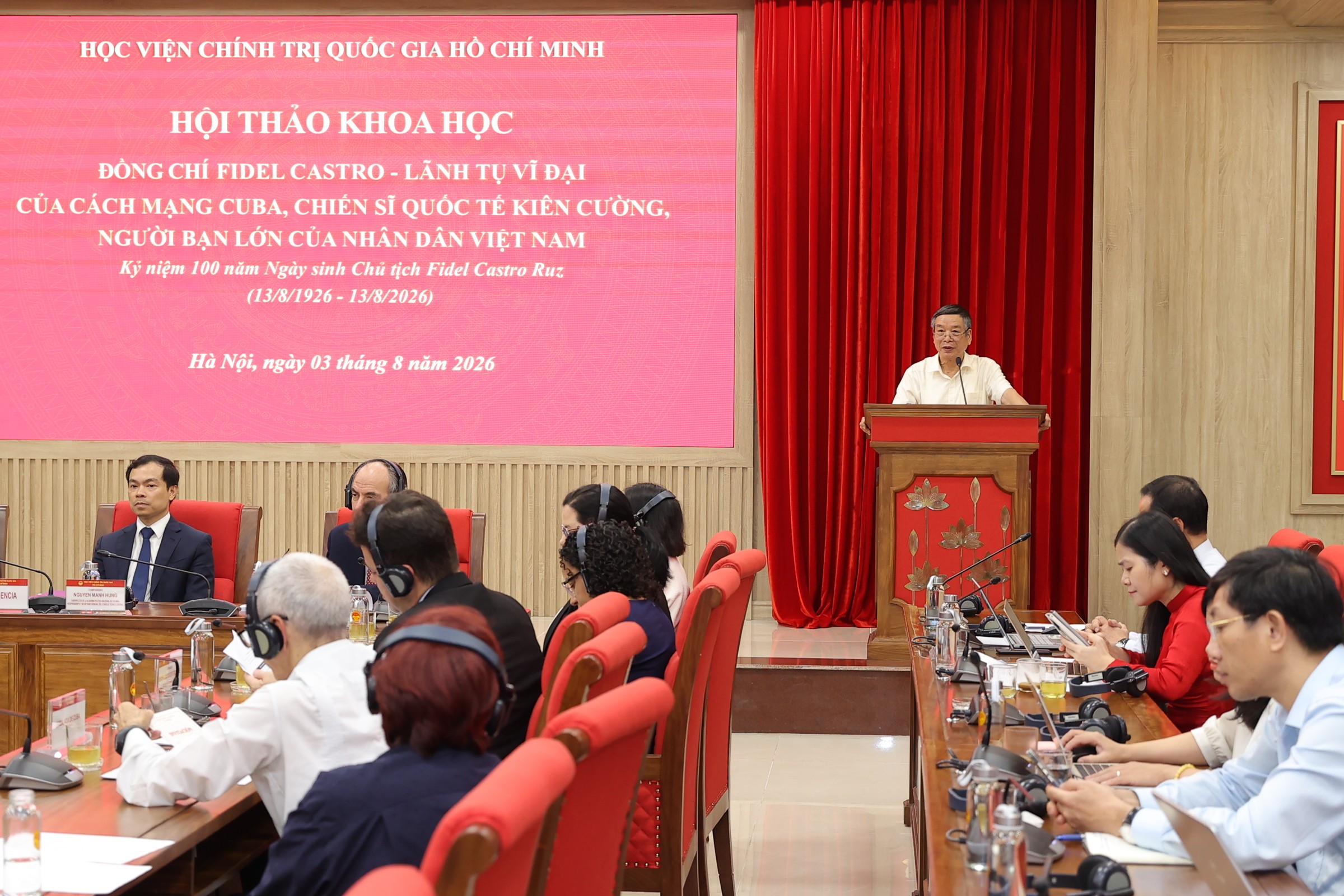 Tổng kết hội thảo, PGS.TS Nguyễn Mạnh Hùng cho biết các báo cáo, tham luận đã hội tụ thành ba nhóm nội dung: cuộc đời và sự nghiệp cách mạng của Fidel Castro; hệ thống quan điểm, tư tưởng của ông; quan hệ đặc biệt Việt Nam - Cuba. Theo ông, hội thảo đã gợi mở những định hướng nhằm phát triển hợp tác toàn diện giữa hai nước trong giai đoạn mới.  PGS.TS Nguyễn Mạnh Hùng đề nghị chuyển nguồn tư liệu khoa học của hội thảo thành nội dung tuyên truyền, giáo dục và sản phẩm truyền thông số, đưa những luận điểm khoa học đến gần hơn với công chúng, nhất là thế hệ trẻ hai nước; qua đó giúp họ hiểu sâu sắc hơn về giá trị của độc lập, tự do, hòa bình, công lý và nền tảng của tình hữu nghị Việt Nam - Cuba.