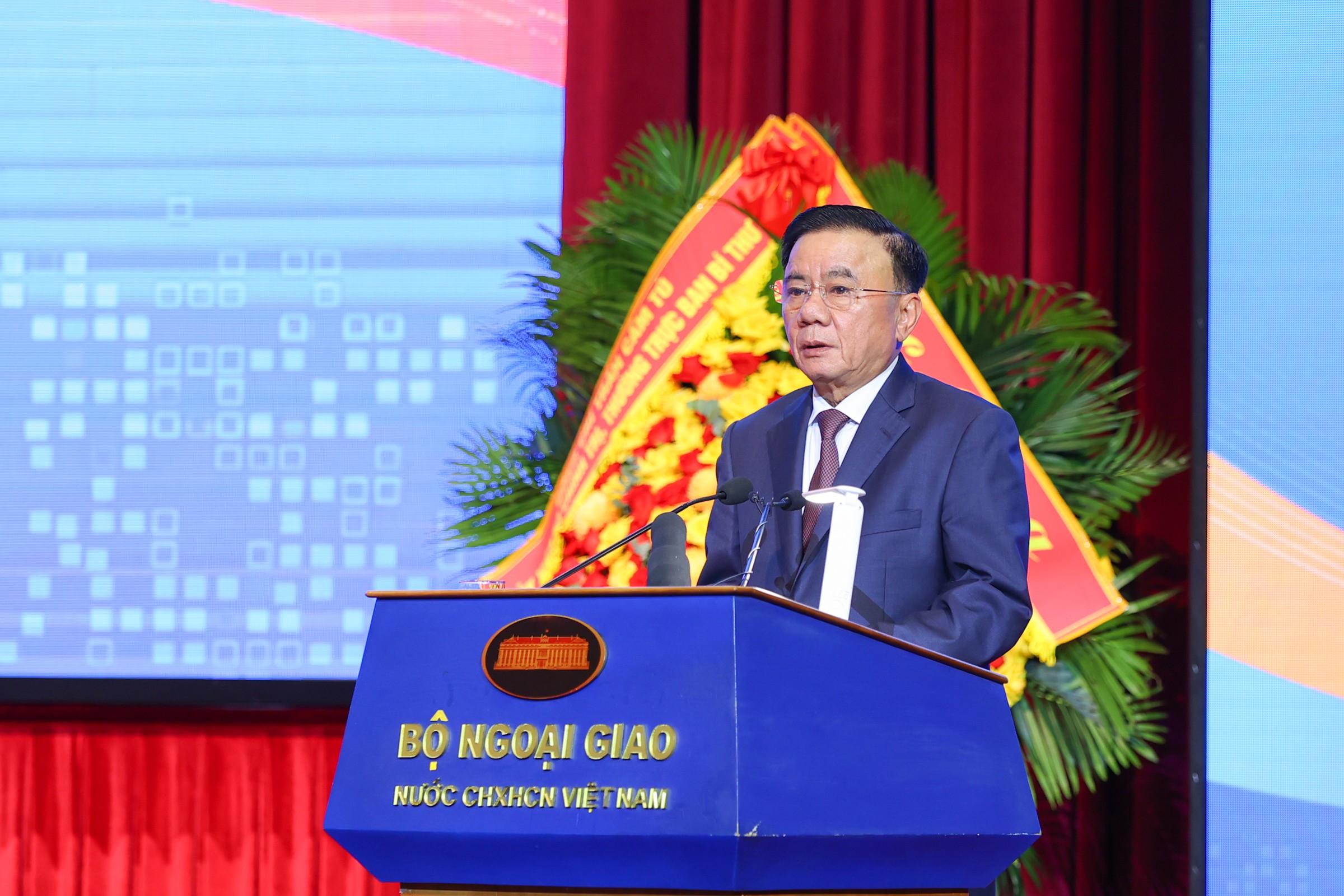 Đổi mới mạnh mẽ đối ngoại nhân dân theo hướng chủ động, kiến tạo, gắn kết và phục vụ trực tiếp nhiệm vụ phát triển