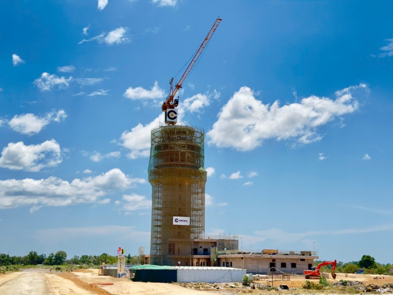 Ảnh 4: Đài kiểm soát không lưu 11 tầng bước vào giai đoạn hoàn thiện. (Ảnh: Anh Chiến) Ảnh 4: Đài kiểm soát không lưu 11 tầng bước vào giai đoạn hoàn thiện. (Ảnh: Anh Chiến)