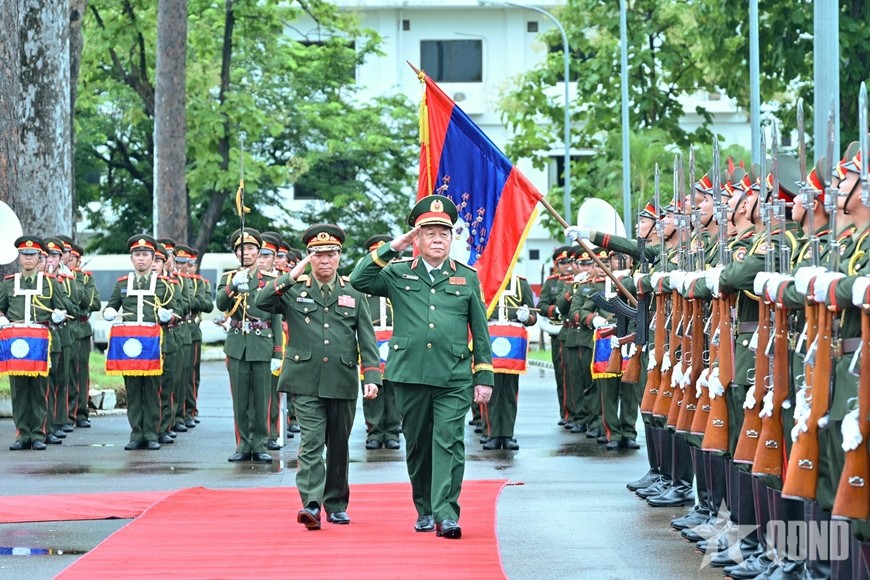 Đại tướng Nguyễn Trọng Nghĩa và Thượng tướng Vongsone Inpanphim duyệt Đội danh dự QĐND Lào. Đại tướng Nguyễn Trọng Nghĩa và Thượng tướng Vongsone Inpanphim duyệt Đội danh dự QĐND Lào.