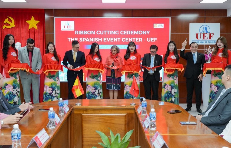 Trường Đại học Kinh tế - Tài chính TP Hồ Chí Minh chính thức thành lập Trung tâm sự kiện Tây Ban Nha năm 2024. Trường Đại học Kinh tế - Tài chính TP Hồ Chí Minh chính thức thành lập Trung tâm sự kiện Tây Ban Nha năm 2024.
