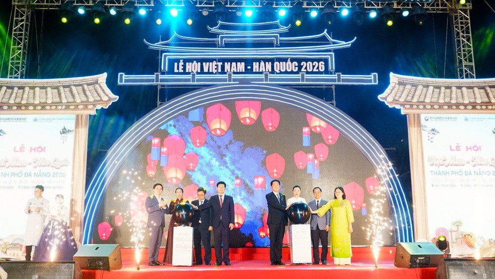 Các đại biểu thực hiện nghi thức khai mạc Lễ hội Việt Nam - Hàn Quốc thành phố Đà Nẵng 2026. (Ảnh: Cổng thông tin điện tử thành phố Đà Nẵng) Các đại biểu thực hiện nghi thức khai mạc Lễ hội Việt Nam - Hàn Quốc thành phố Đà Nẵng 2026. (Ảnh: Cổng thông tin điện tử thành phố Đà Nẵng)